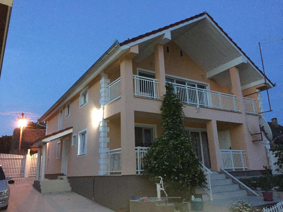 Guesthouse Rebel Deliblát Kültér fotó