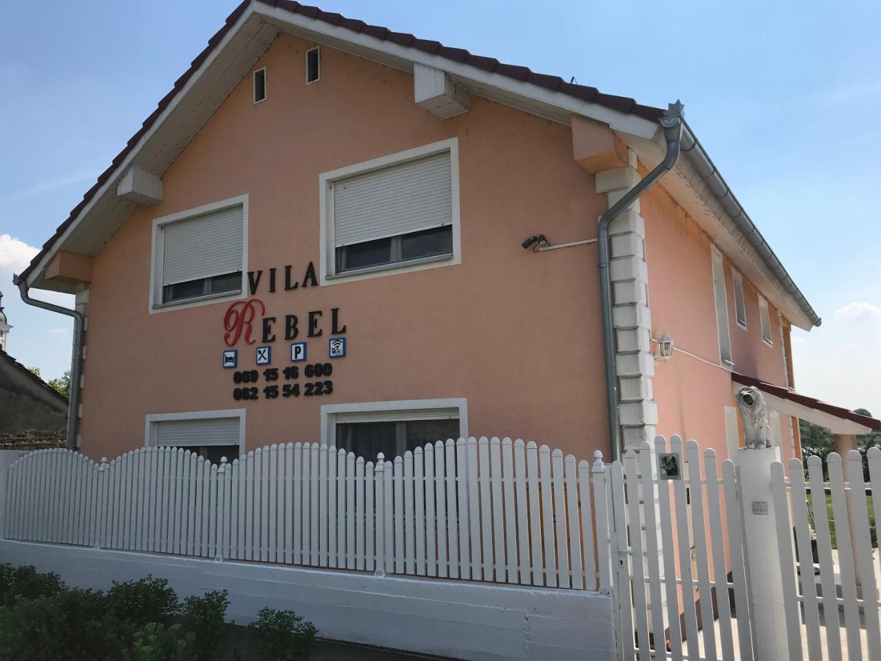 Guesthouse Rebel Deliblát Kültér fotó